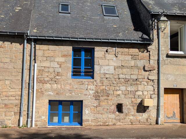 GUEMENE SUR SCORFF MAISON ATYPIQUE EN BON ETAT GENERAL DE 2 PIECES AVEC CAVE UNE DÉPENDANCE ET UN JARDINET — photo du bien