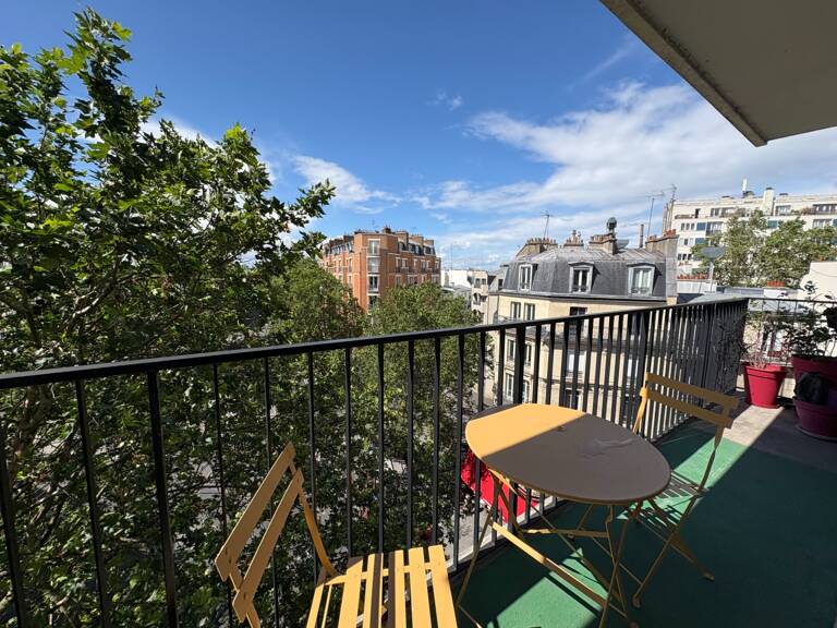 Paris 18e – Ordener / Marcadet – 6ème étage avec ascenseur, balcon-terrasse et vue dégagée — photo 1