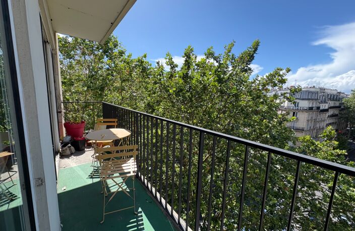 Paris 18e – Ordener / Marcadet – 6ème étage avec ascenseur, balcon-terrasse et vue dégagée — photo 2