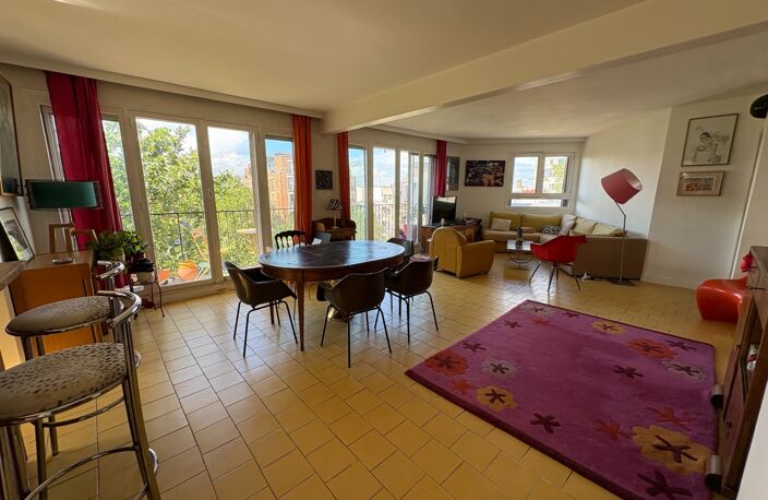 Paris 18e – Ordener / Marcadet – 6ème étage avec ascenseur, balcon-terrasse et vue dégagée — photo 3