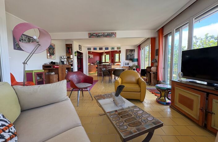 Paris 18e – Ordener / Marcadet – 6ème étage avec ascenseur, balcon-terrasse et vue dégagée — photo 5
