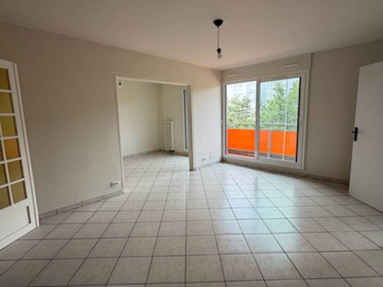 T4 bis - 93m² - CHAUFFAGE INCLUS - Quartier Croix-de-Neyrat — photo 1