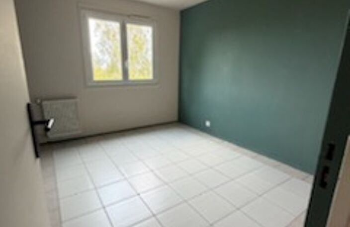 T4 bis - 93m² - CHAUFFAGE INCLUS - Quartier Croix-de-Neyrat — photo 5
