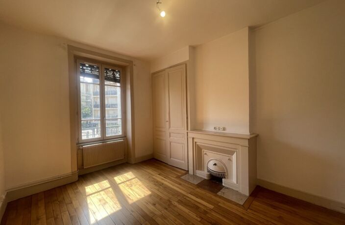 T3 — photo 3