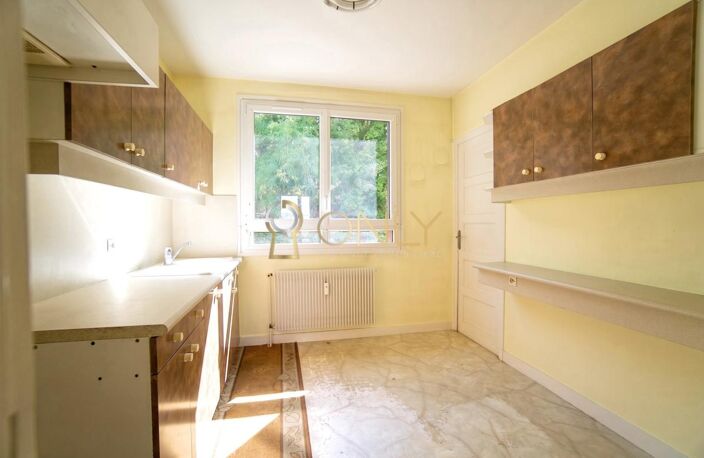 Jassans-Riottier - Appartement T3 à rénover - à vendre — photo 2