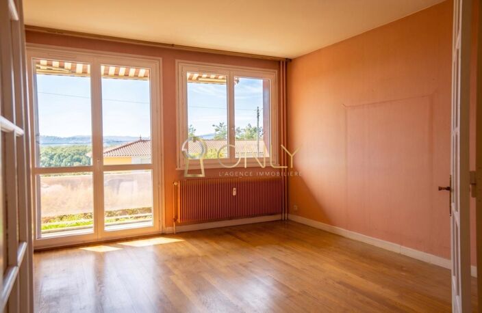 Jassans-Riottier - Appartement T3 à rénover - à vendre — photo 4