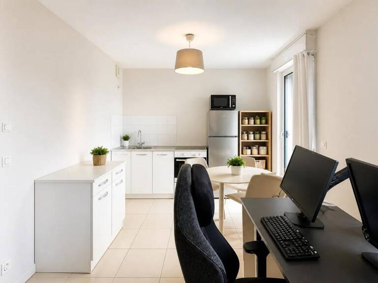 À VENDRE – STUDIO AU DERNIER ÉTAGE – GRENOBLE CENTRE — photo 1