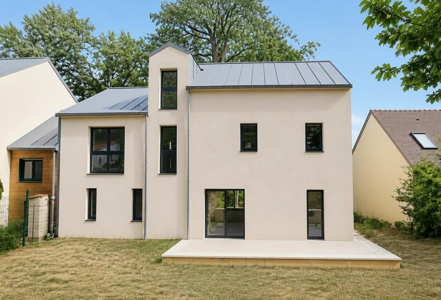 Maison neuve de 2025 avec 5 chambres, terrasse et vue dégagée — photo 1