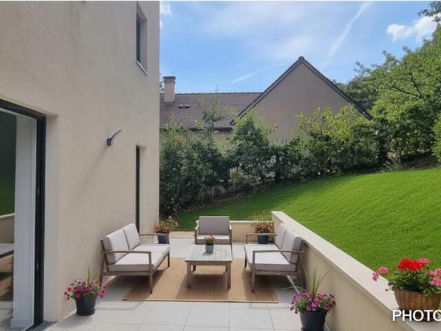 Maison neuve de 2025 avec 5 chambres, terrasse et vue dégagée — photo du bien