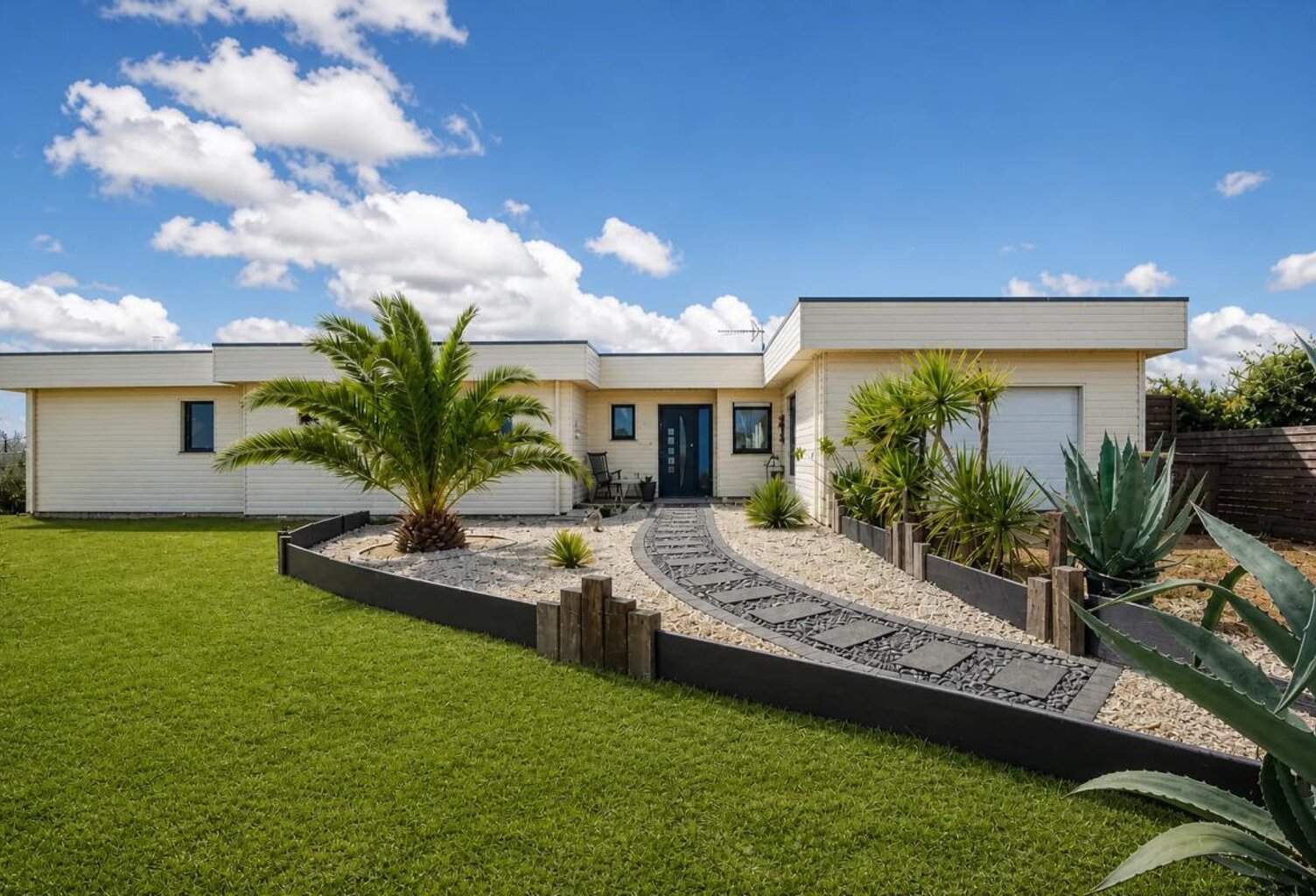 Maison de 7 pièces de 168 m² à Plounévez-Lochrist proche plage — photo 1