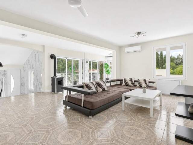 Maison de 10 pièces de 285 m² à Ventabren — photo du bien