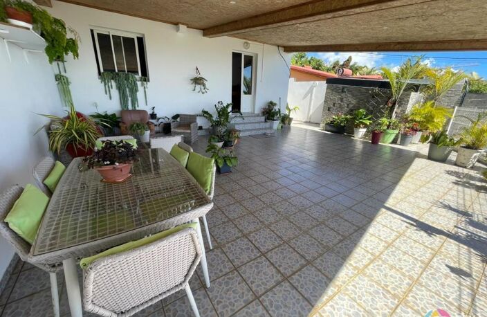 FABIEN TEKA IMMO vous propose à la vente une maison F4 mitoyenne située à Sainte Marie dans le quartier de Beaumont, ile de la Réunion — photo 3