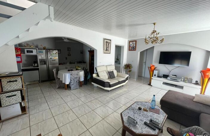 FABIEN TEKA IMMO vous propose à la vente une maison F4 mitoyenne située à Sainte Marie dans le quartier de Beaumont, ile de la Réunion — photo 5