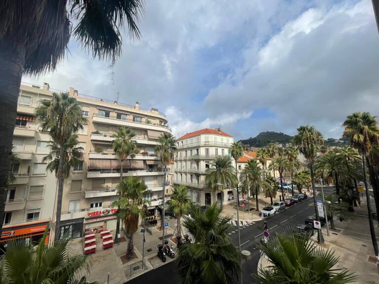 A VENDRE HYERES LES PALMIERS 83400 ELEGANT 2 PIECES ENTIEREMENT RENOVE AVEC BALCON ET VUE DEGAGEE — photo 1