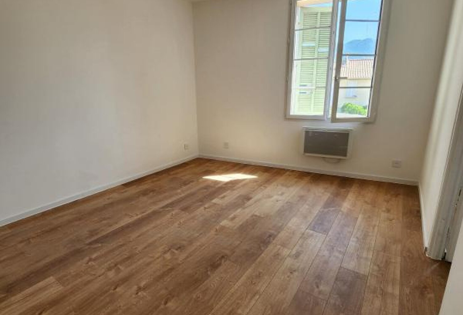 Appartement À Louer VIDE — photo 1