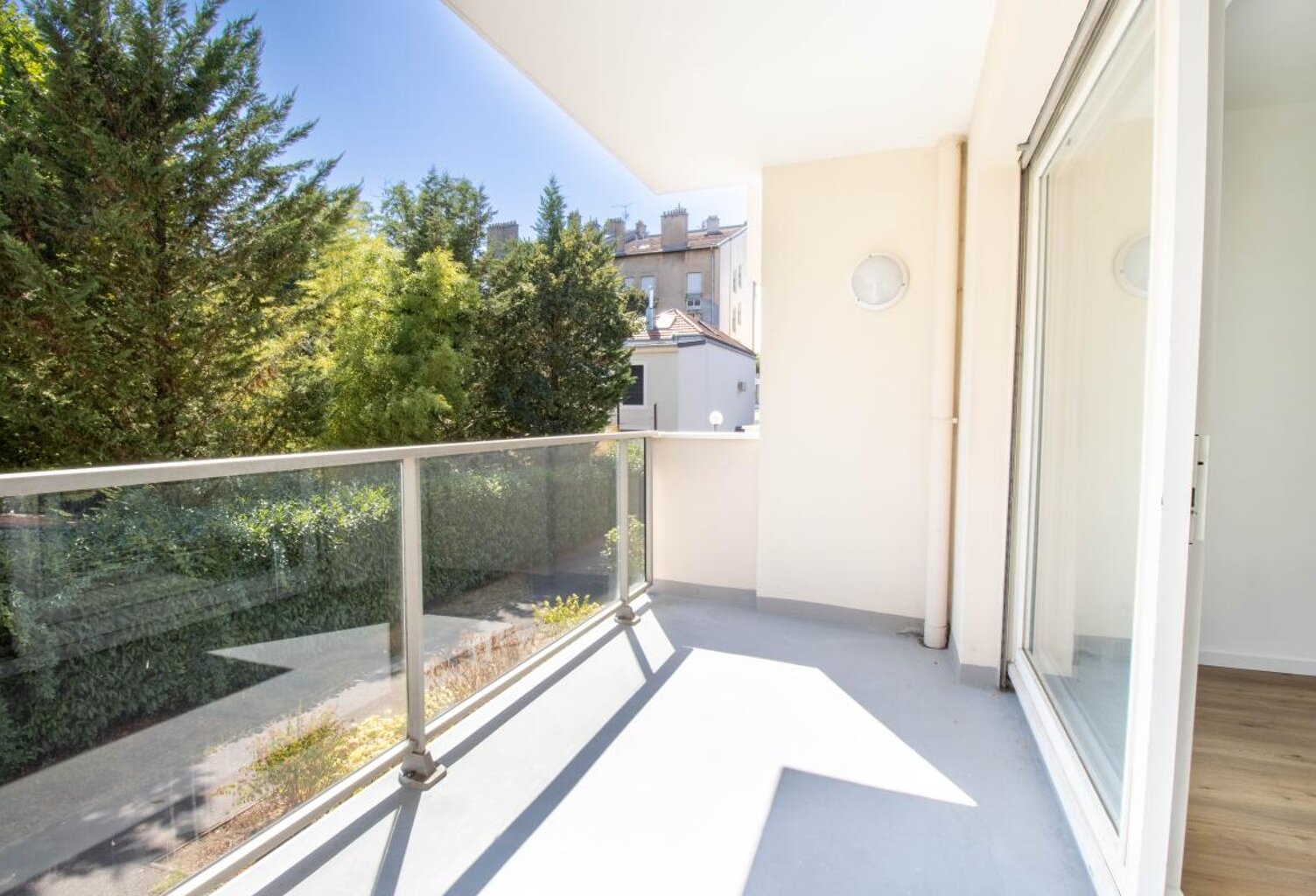 Appartement T2 rénové de 41 m² avec balcon, cave et parking en option – Nancy — photo 1