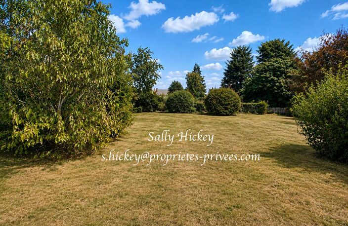 Sally Hickey vous propose EN EXCLUSIVITÉ un terrain à bâtir de 669 m² dans la commune de NIVILLAC — photo 2