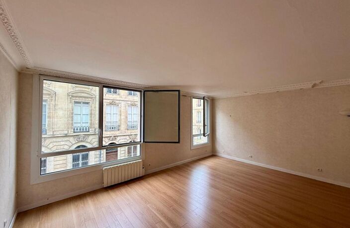 BEL APPARTEMENT T3 - CENTRE VILLE BORDEAUX — photo 2