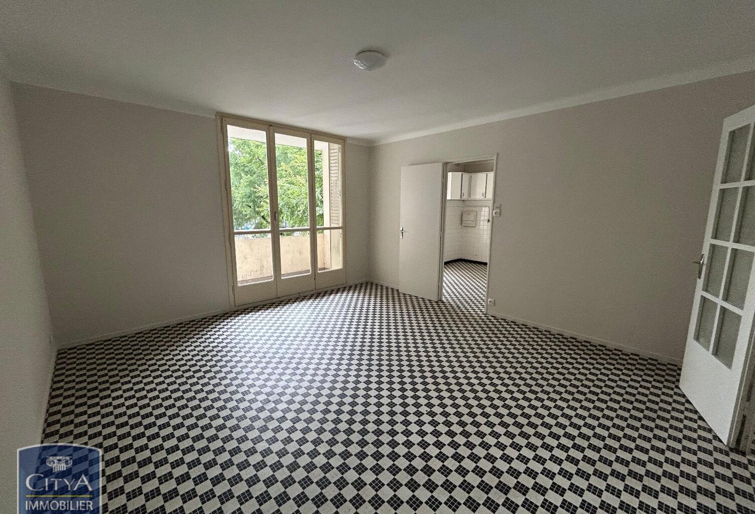 Location appartement 4 pièces 77 m² à Chambéry (73000) — photo 1