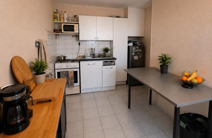 Location appartement 4 pièces 73 m² à Bron (69500) — photo 2