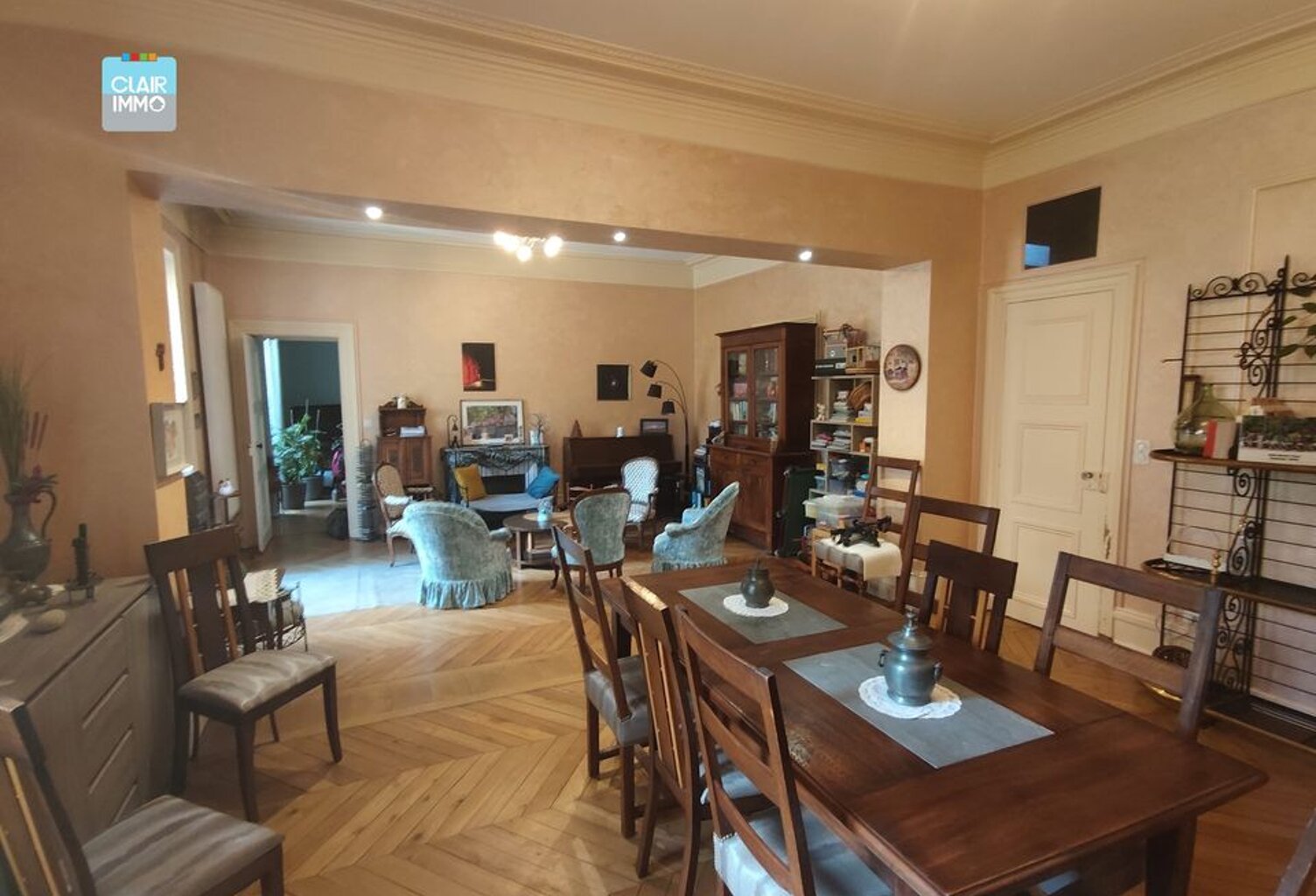 A MACON EN BOURGOGNE APPARTEMENT 8 PIECES DE 217 M² AVEC — photo 1