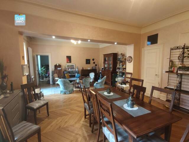 A MACON EN BOURGOGNE APPARTEMENT 8 PIECES DE 217 M² AVEC — photo du bien
