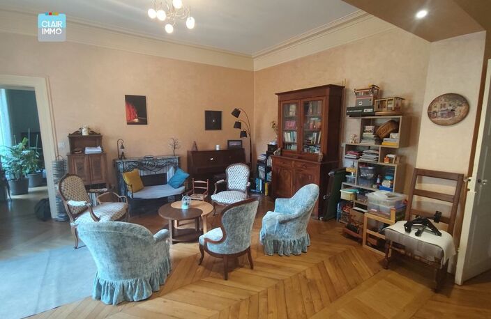 A MACON EN BOURGOGNE APPARTEMENT 8 PIECES DE 217 M² AVEC — photo 3