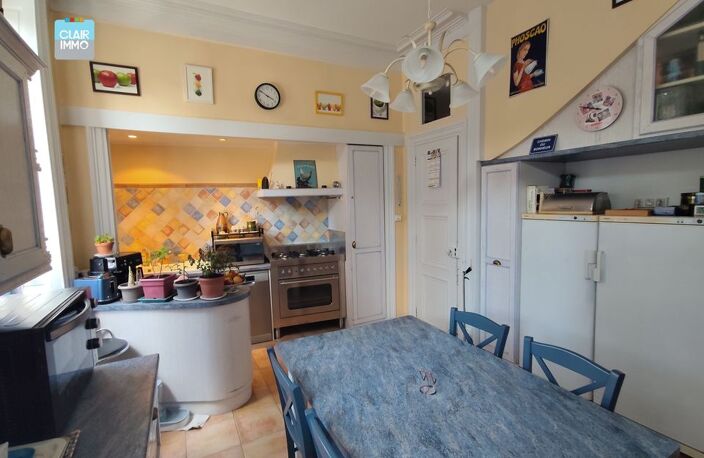 A MACON EN BOURGOGNE APPARTEMENT 8 PIECES DE 217 M² AVEC — photo 4