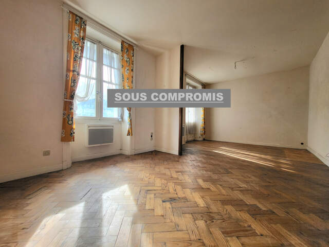 Appartement à rénover   58 m2 avec combles privatifs — photo du bien