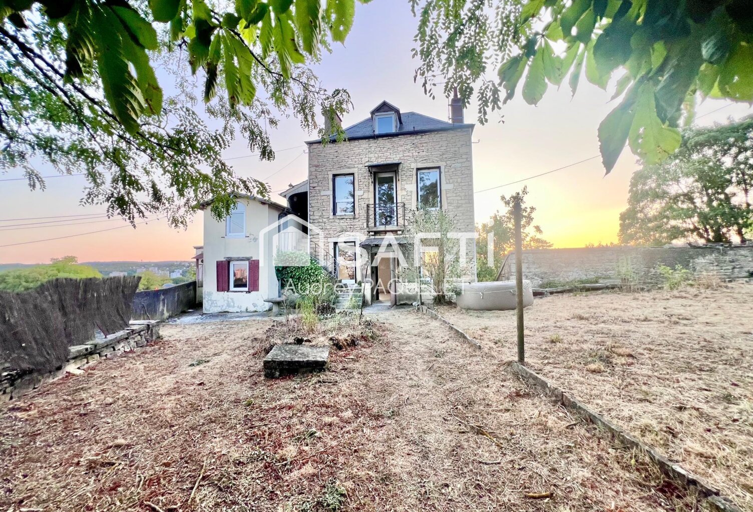 Maison de ville atypique avec toit terrasse — photo 1