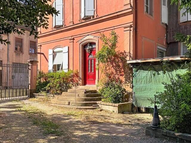 Maison de caractère  180 m²  8 pièces — photo du bien