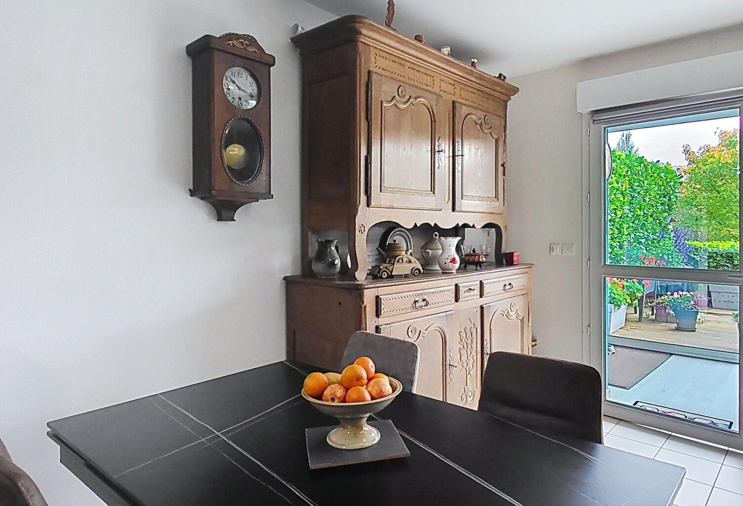 Appartement T2 avec véranda, terrasse, place de parking, carpot et garage à Saint-Ferjeux. Au calme. — photo 1