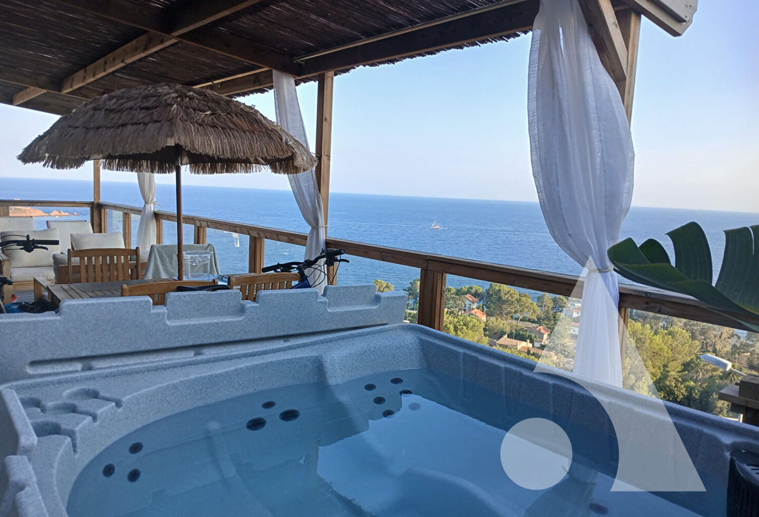 Maison 3 Pièces 36m²  , PISCINE et VUE MER -SAINT-RAPHAEL — photo 1