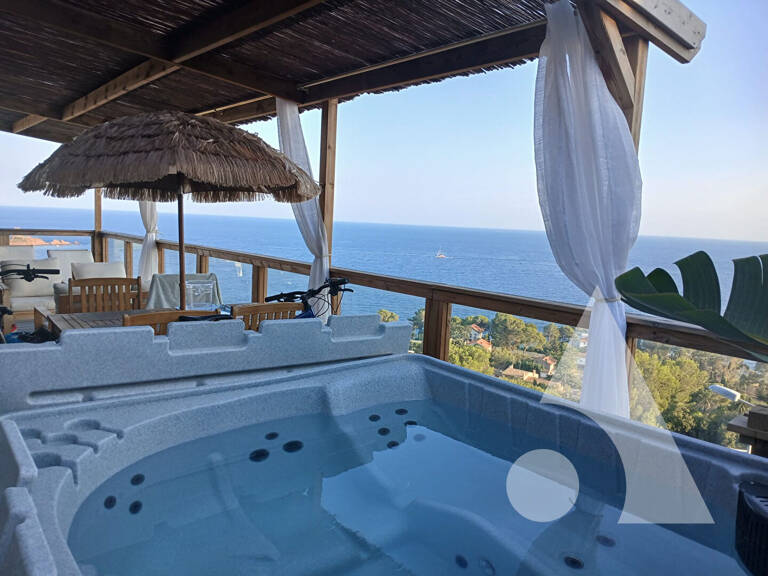 Maison 3 Pièces 36m²  , PISCINE et VUE MER -SAINT-RAPHAEL — photo 1