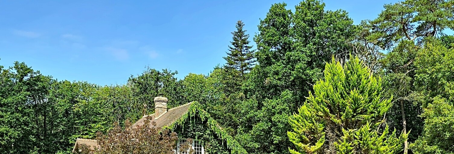 Maison 12 Pièces 342 m² à vendre à La Haye-du-Theil (27370)