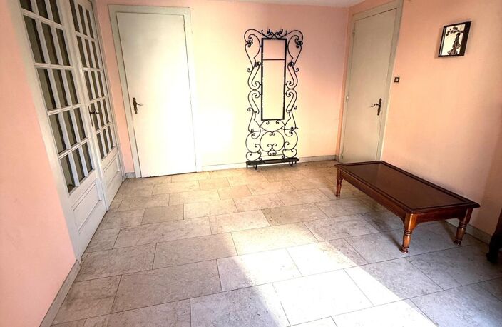 Maison de caractère en pierre de taille à Fameck  250 m² d'authenticité et de potentiel — photo 4