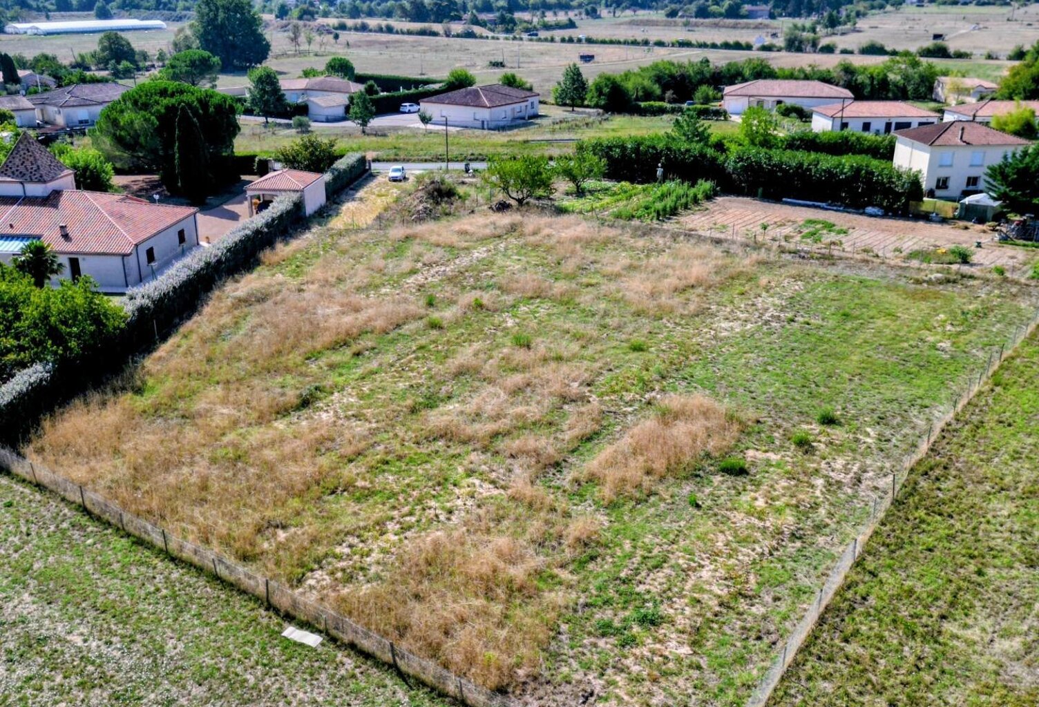 Terrain constructible de 4444m2 — photo 1