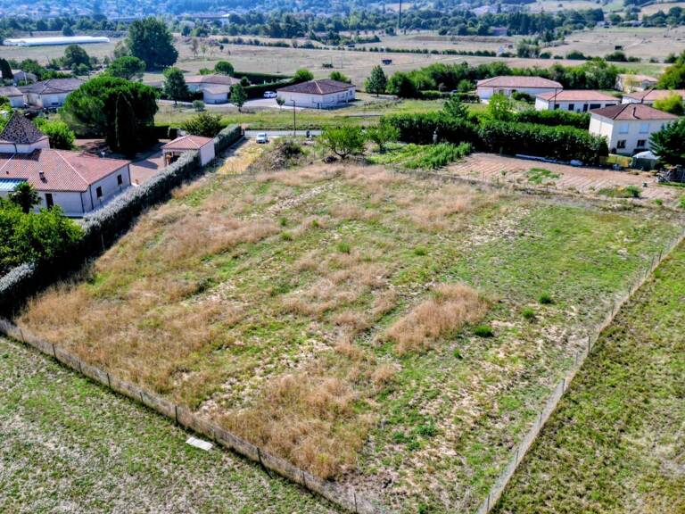 Terrain constructible de 4444m2 — photo 1