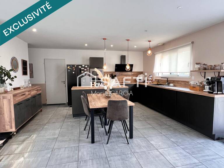 Maison-plain-pied 130 m²  5 chambres  Terrain 1 070 m²  Piscinable- borne électrique pour recharger voiture. — photo 1