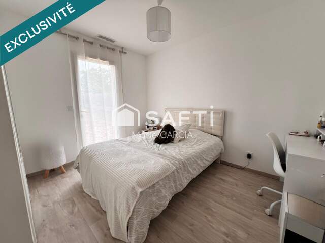 Maison-plain-pied 130 m²  5 chambres  Terrain 1 070 m²  Piscinable- borne électrique pour recharger voiture. — photo du bien