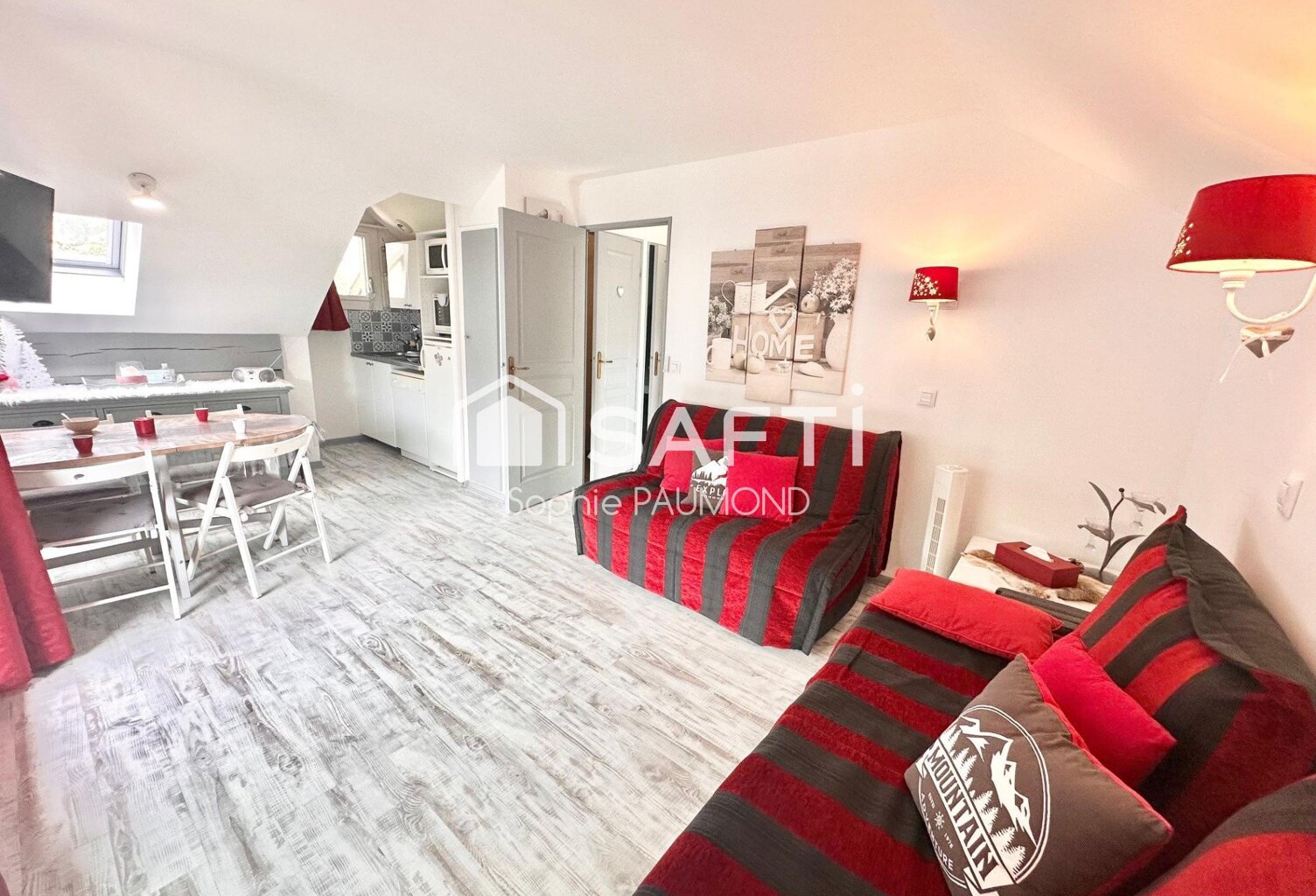 T2 rénové avec vue et exposé Sud, Est et Ouest — photo 1