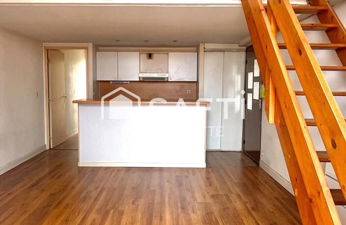 Appartement T2 bis de 55m2 avec mezzanine au dernier étage d'un immeuble en pierre. — photo 2