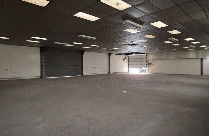 RARE, Bâtiment de 450 m² à fort potentiel : Activité, stockage ou projet de loft(s) — photo 2