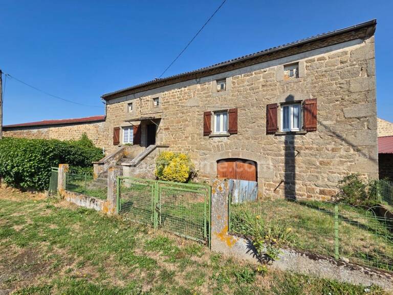 *** EXCLUSIVITE ***  À RENOVER - MAISON EN PIERRE AVEC JARDINET ET DEPENDANCES *** ISSERTEAUX 63270 *** — photo 1