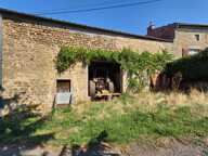 *** EXCLUSIVITE ***  À RENOVER - MAISON EN PIERRE AVEC JARDINET ET DEPENDANCES *** ISSERTEAUX 63270 *** — photo 2