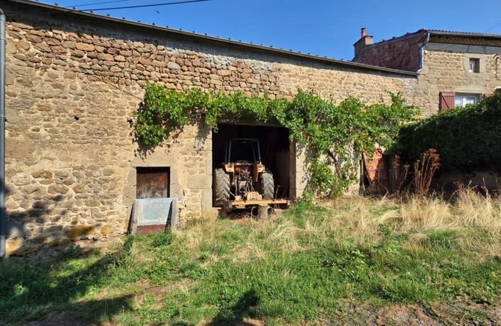 *** EXCLUSIVITE ***  À RENOVER - MAISON EN PIERRE AVEC JARDINET ET DEPENDANCES *** ISSERTEAUX 63270 *** — photo 2