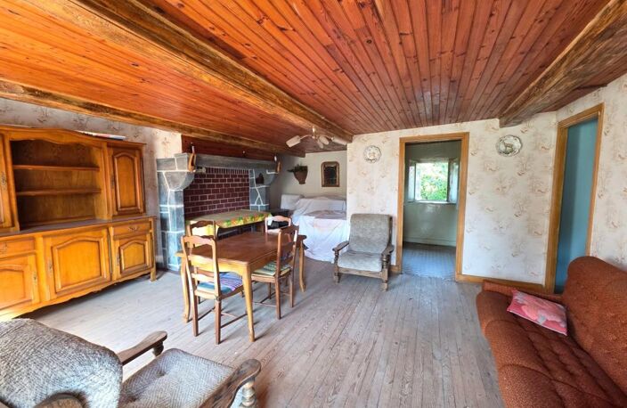 *** EXCLUSIVITE ***  À RENOVER - MAISON EN PIERRE AVEC JARDINET ET DEPENDANCES *** ISSERTEAUX 63270 *** — photo 5