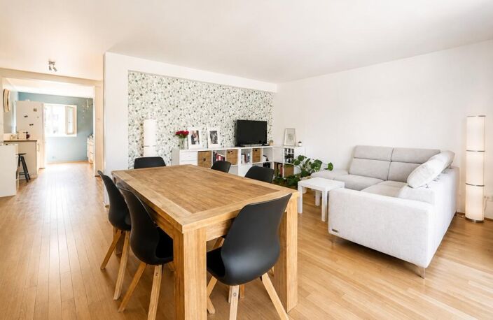 Appartement 6 pièces - Dernier étage - 4 Chambres - Bureau - Terrasse - Parking privé - Cave - Tram Ligne 4 — photo 2
