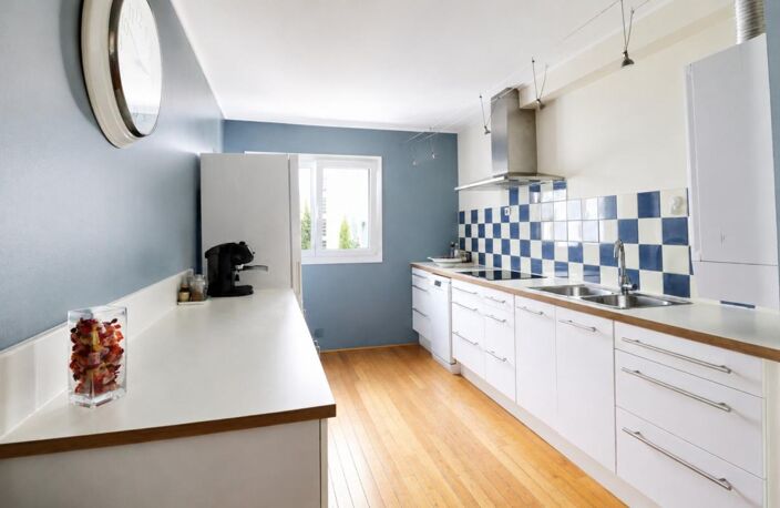 Appartement 6 pièces - Dernier étage - 4 Chambres - Bureau - Terrasse - Parking privé - Cave - Tram Ligne 4 — photo 4
