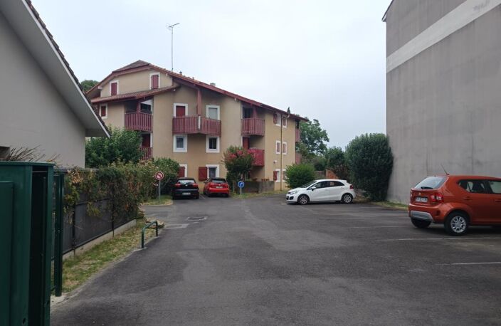 STUDIO COEUR DE VILLE EN REZ DE CHAUSSEE AVEC TERRASSE — photo 2